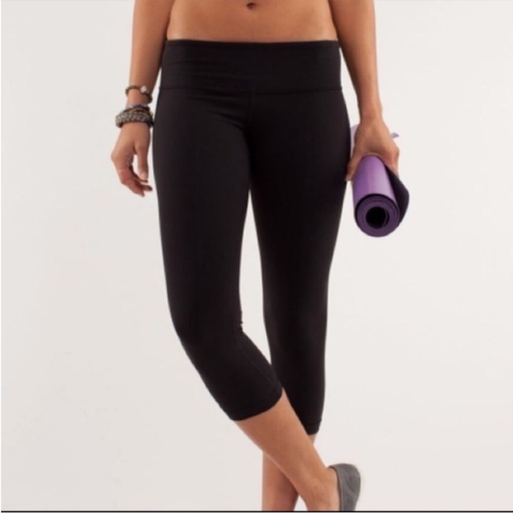 Lululemon Black Wunder Under Crops